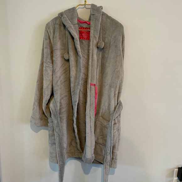 Xhilaration Intimates & Sleepwear Nwot Fuzzy Robe Poshmark